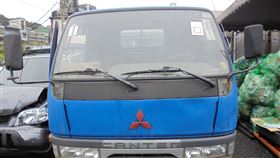 1部車齡18年之中華CANTER柴油貨車，引擎已無法發動，卻造成搶標，最後以13萬元拍定。（圖／法務部行政執行署新北分署提供）