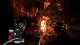 基隆昨天深夜傳出民宅火警，70歲老婦受困2樓不治。（圖／基隆市消防局提供）