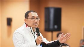 新北市長侯友宜臉書發文說明，景安站有一列車發生脫軌狀況，現正排除中，旅客已疏散完畢，無人受困。（圖／翻攝自侯友宜臉書）