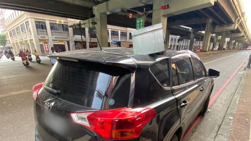 新／強震釀台64線水泥塊落　1汽車遭砸中