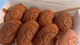 一名網友在外送平台上點了一份雞蛋糕，原本55元的價格在外送平台上飆漲到70元，加上外送費以及服務費後這一份雞蛋糕竟要價85元，讓他忍不住問：「用外送平台買吃的是盤子嗎？」。（圖／翻攝自PTT）