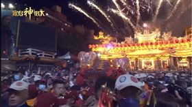 ▲大甲媽祖出發，煙火齊放。（圖／寶島神很大）