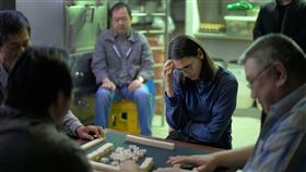 《瑪格麗特戀習題》瑪格麗特意外的發現她有打麻將的天賦，並以此賺取房租。（圖／佳映娛樂提供）