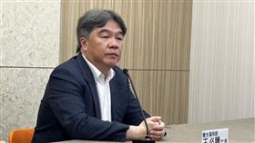 王必勝今日下午說明，避免米製品污名受影響，米酵菌酸採音譯方式改名「邦克列酸」。（圖／記者簡浩正攝影）