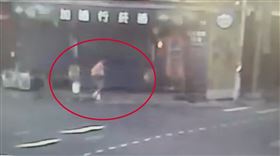 花蓮，天王星大樓，7.2地震，康姓婦人，逃出後折返救貓，倒塌受困搜救(圖／翻攝畫面)