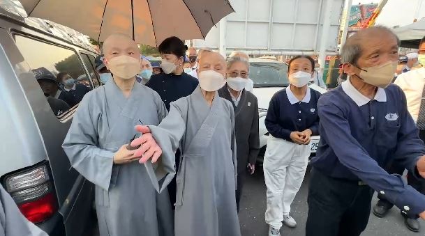 強震襲花蓮　慈濟送熱食證嚴法師到場勘災