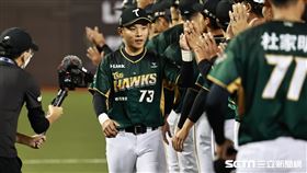 ▲中華職棒35年中信兄弟主場開幕戰，台鋼雄鷹右外野手葉保弟。（圖／記者劉彥池攝影）