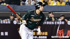 ▲中華職棒35年中信兄弟主場開幕戰，台鋼雄鷹中外野手陳文杰。（圖／記者劉彥池攝影）