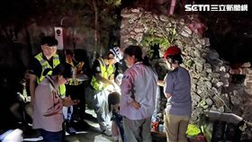 2名加拿大遊客行經花蓮砂卡當步道時，女遊客突遭落石砸傷送醫。（圖／翻攝畫面）