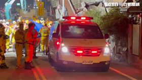 花蓮康姓女教師遺體被拉出天王星大樓，將送至殯儀館暫冰存。（圖／翻攝畫面）