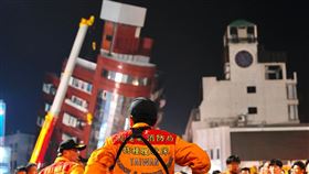 挺進天王星…冒死搜救長達12小時！他致敬各地趕來的無名英雄：謝謝你們。（圖／翻攝自傅崑萁臉書）