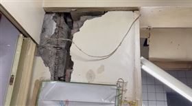 台北市中華路二段307巷2-20號南機場10連棟整宅強震變危樓。（圖／翻攝畫面）