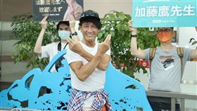 加藤鷹睽違4年來台，大秀招牌金手指。（圖／記者邱榮吉攝影）