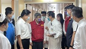 今（4）日上午傅崐萁總召陪同行政院陳建仁院長前往花蓮縣災害應變中心更新救災進度（圖／傅崐萁辦公室提供）