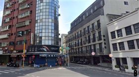 女星張齢予家中經營的花蓮麗翔酒店，就在倒塌的天王星大樓對面，走路約5步的距離。（圖／翻攝自GoogleMap）