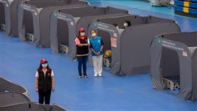 慈濟用來安置災民的「淨斯福慧隔屏」，令日本媒體讚嘆不已。（圖／慈濟提供）