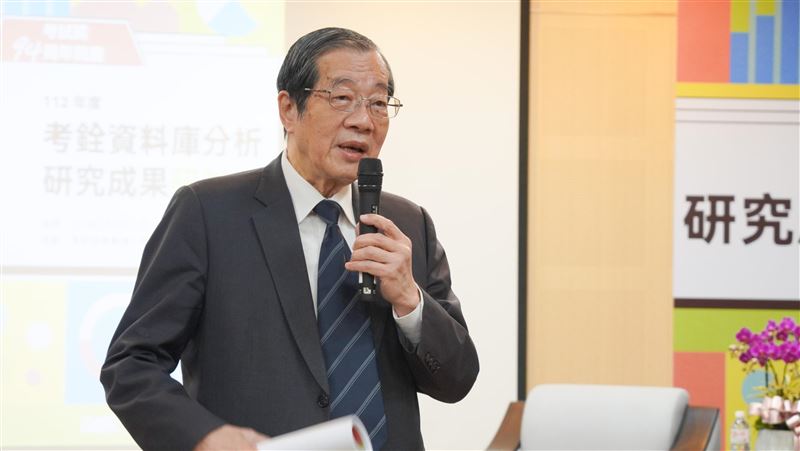 考試院長黃榮村捐一個月所得助花蓮重建