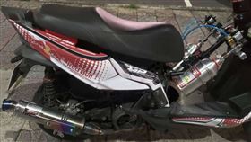 林男為追求速度感，花了4萬元加裝了俗稱氮氣增壓系統的NOS。（圖／讀者提供）