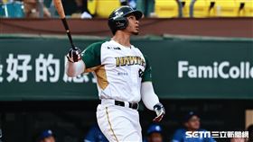 ▲台鋼雄鷹主場開幕戰，洋將魔鷹單場雙響砲。（圖／記者劉彥池攝影）