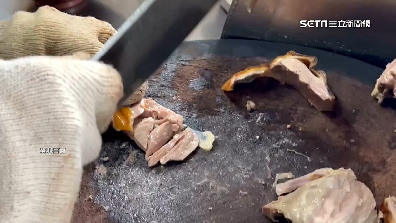 苓雅區一家鴨肉飯名店遭民眾指控前往消費305元，卻不收5個一元硬幣，氣得洗1星負評。（示意圖／翻攝畫面）