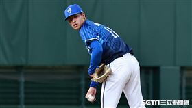 ▲台鋼雄鷹主場開幕戰，富邦悍將投手黃保羅。（圖／記者劉彥池攝影）