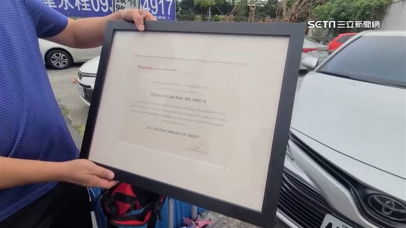 山海觀危樓受災戶　葉金川返家救哈佛證書