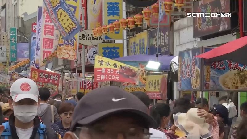 起駕前鎮瀾宮擠滿人潮！攤位大排長龍