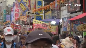 起駕前鎮瀾宮擠滿人潮！攤位大排長龍