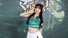 雄鷹啦啦隊主場初登板　一粒：夢想成真