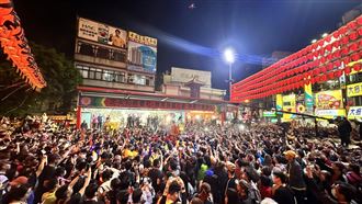 大甲媽起駕！信徒塞爆　鑾轎3分半過廟埕