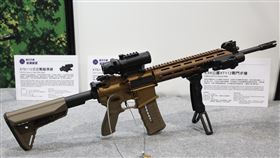 國防工業展9/14台北登場（2）2023台北國際航太暨國防工業展14日起將在台北南港展覽館舉行，國防部13日展前記者會搶先曝光「國防館」展示內容，包含新型戰鬥步槍XT-112也在展出之列。中央社記者張新偉攝  112年9月13日