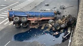 台61線,西濱公路,桃科段,砂石車,掉落,護欄