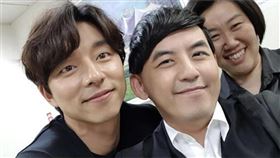 黃子佼過去曾與推動「熔爐法」的孔劉自拍，網怒諷刺。（圖／翻攝自黃子佼臉書）