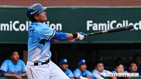 ▲台鋼雄鷹主場開幕戰第2戰，富邦悍將中外野手林哲瑄。（圖／記者劉彥池攝影）