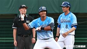 ▲台鋼雄鷹主場開幕戰第2戰，富邦悍將林哲瑄敲出2分打點安打。（圖／記者劉彥池攝影）