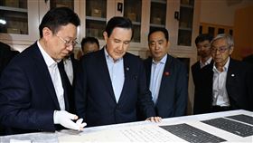 ▲前總統馬英九參觀西安國家版本館（圖／馬英九基金會提供）