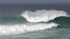 巨浪,人體衝浪https://www.flickr.com/photos/jeffrowley/6821248551/in/photolist-gysLv-dG8XW1-5EiidW-iWVFf-8iM1c9-pK8K1h-FPRzbQ-boLFxD-dRHH18-5KERcP-sg86f-akfTKx-55Wm7F-dnxnrg-8KxmE2-5KEQSH-5KEPyn-AD8YK9-7cBqH