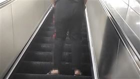 高雄,西子灣,捷運站,尿尿,手扶梯