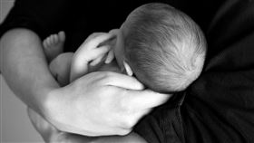 嬰兒，抱小孩，母子(圖／Pexels)