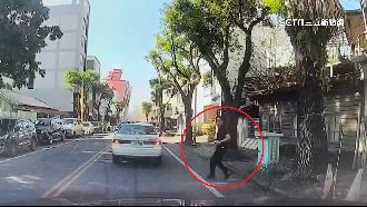 天王星倒塌當下　一警「獨衝現場」畫面曝