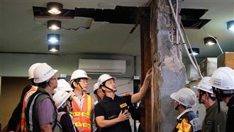 蔣萬安視察南機場受損整宅　宣示：北市進入大都更時代