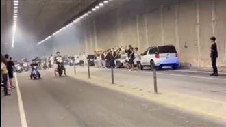 苗栗飆仔囂張離譜　深夜「封鎖隧道競速」