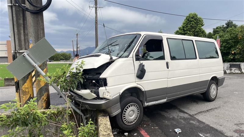 宜蘭廂型車載高職生上學車禍！7生送醫