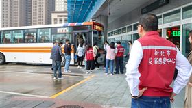 ▲侯友宜視察環狀線接駁情形（圖／新北市府提供）