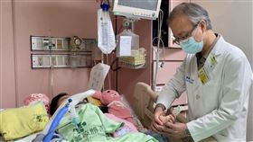 彰化小姊妹車禍21天，奇蹟，10歲姊姊清醒，睜眼，可聽話眨眼，(圖／翻攝畫面)