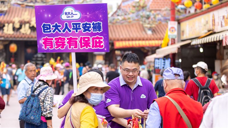 有穿有保庇　過爐加持為信眾添滿福氣
