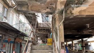 老舊閒置不耐震！鳳山東門市場樓梯垮