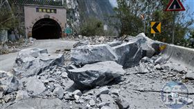 花蓮地震,山崩（圖／鏡週刊）