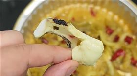 吃酸菜魚吃到假的。（圖／翻攝自微博）