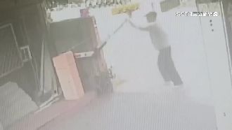 違停被拖吊不想付錢！男折壞攔臂把車開走